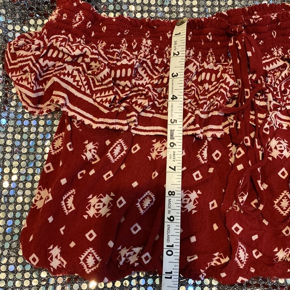 Adorable off the shoulder crop top - Picture 7 of 8